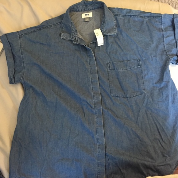 NWT short sleeved chambray button-up