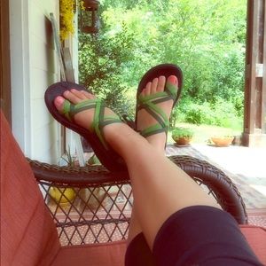 ✨Chacos!✨ Yampa green chacos sz. 7