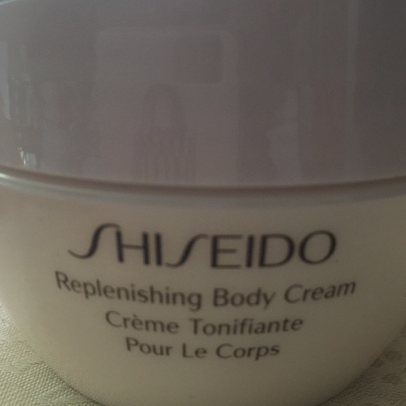Shiseido Body Replenishing Cream
