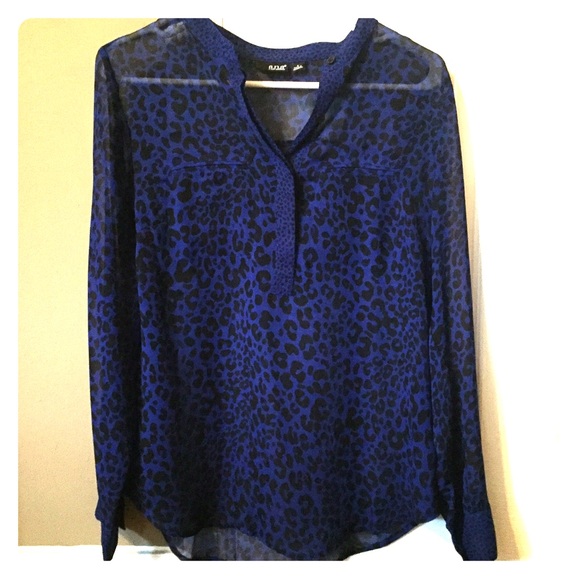 3/$20👠 Blue Leopard print blouse