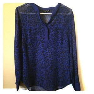 3/$20👠 Blue Leopard print blouse