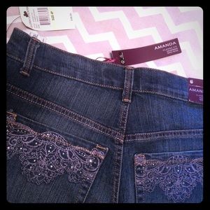 NWT Gloria Vanderbilt Jean Capris