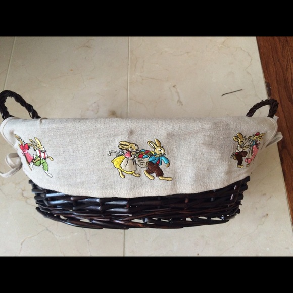 NWT Cute wicker basket!