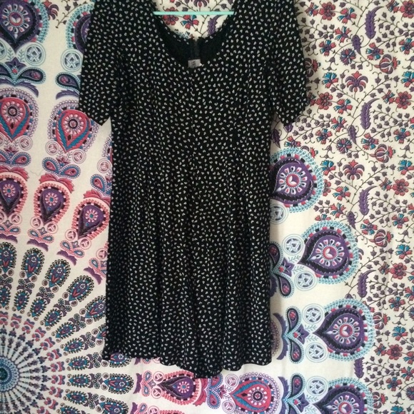 Super cute romper with white triangle-like pattern