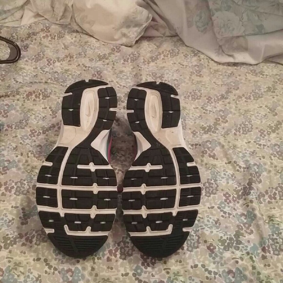 Nike Shoes - Picture 3 of 3