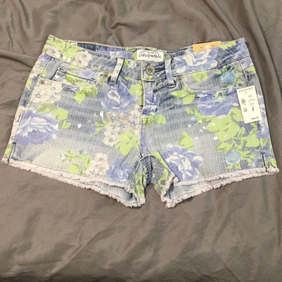 Aeropostale 1/2 shorty multi color shorts