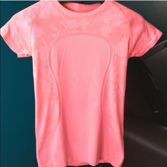 Lululemon pink work out top