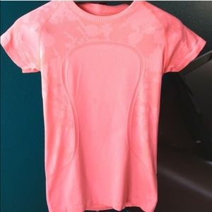 Lululemon pink work out top