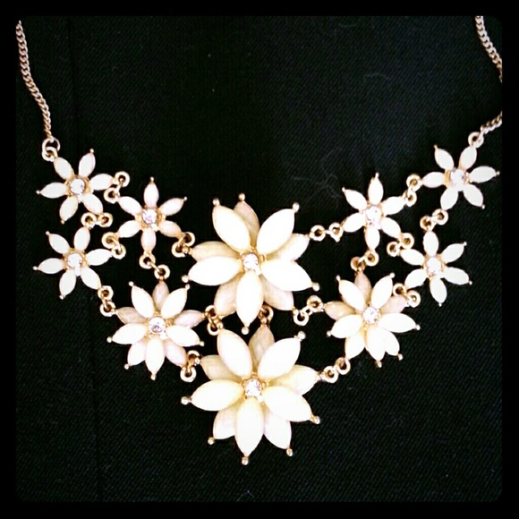 Statement Necklace - Picture 1 of 4