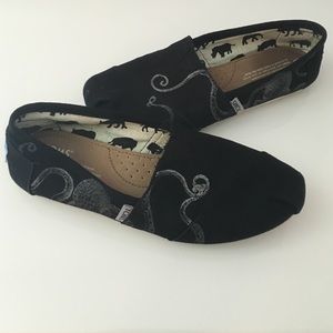 TOMS with Octopus design 8W