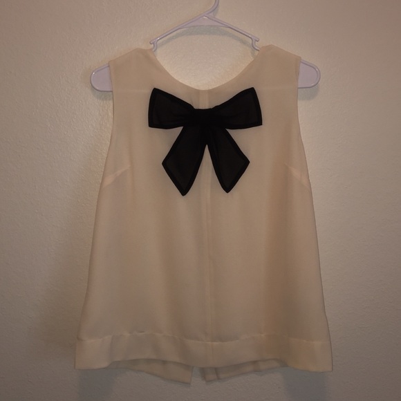 Cream top with bow - Picture 1 of 3