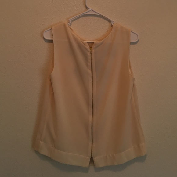 Cream top with bow - Picture 2 of 3