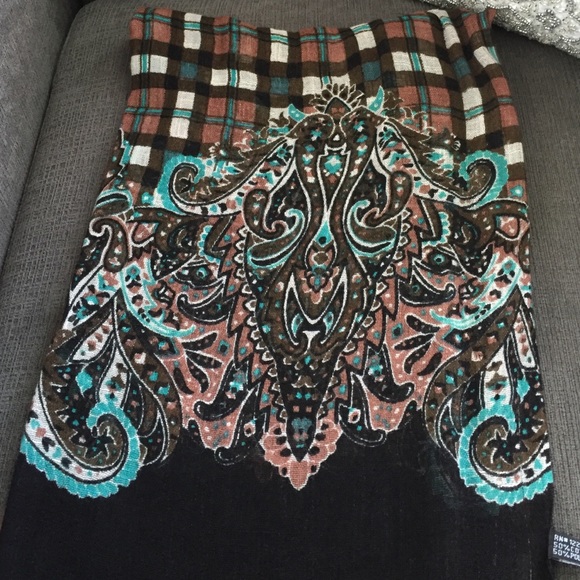 Multi-colored Patterned Scarf - Picture 2 of 2