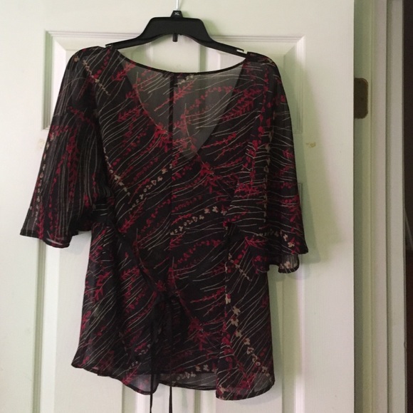 Black and red flowered top - Picture 2 of 2