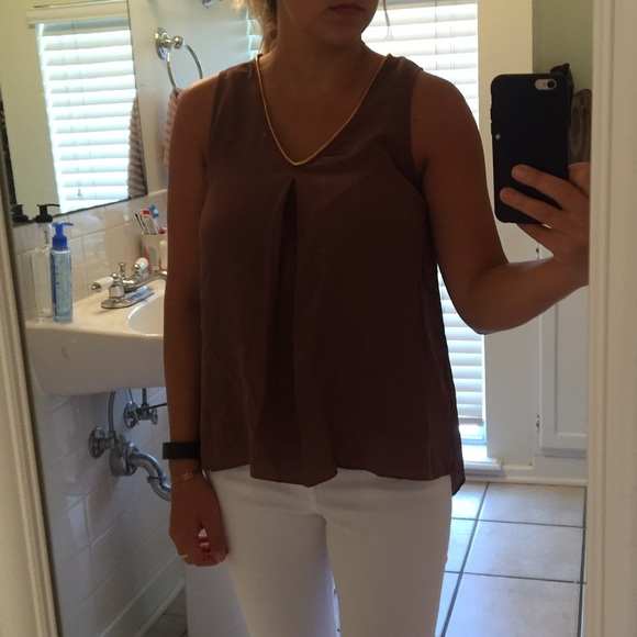 Brown top with slit in back - Picture 3 of 4