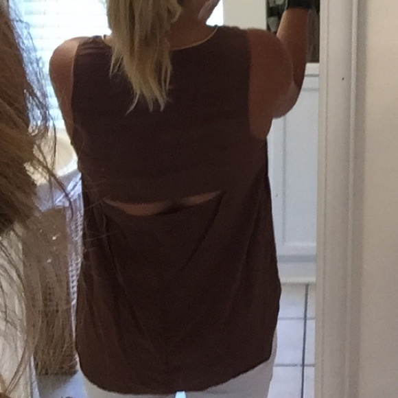 Brown top with slit in back - Picture 4 of 4