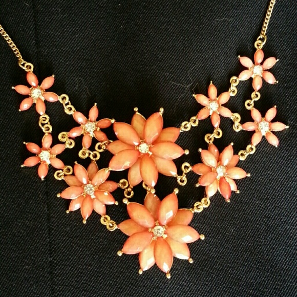 Statement Necklace - Picture 1 of 4