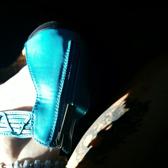 Sandals - Picture 3 of 4