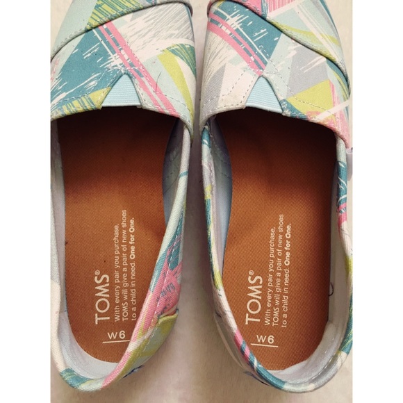 ✨HP✨ Pastel Toms - Picture 3 of 4