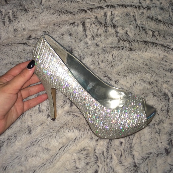 Silver sparkly pumps