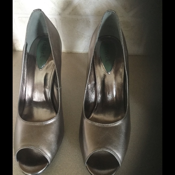 Fits well peep toe heel