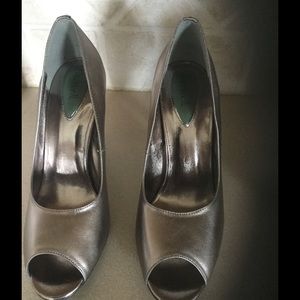 Fits well peep toe heel