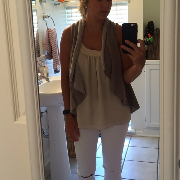 Tan/light brown vest - Picture 3 of 4