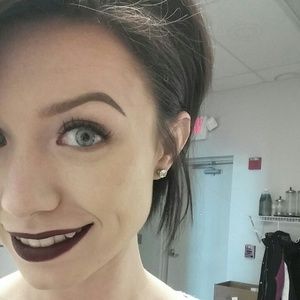 Meet your Posher, Alicia