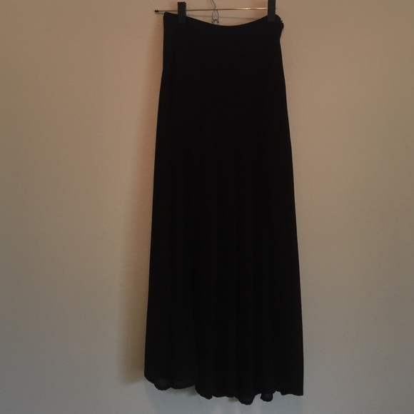 Black maxi skirt with two side slits - Picture 1 of 4