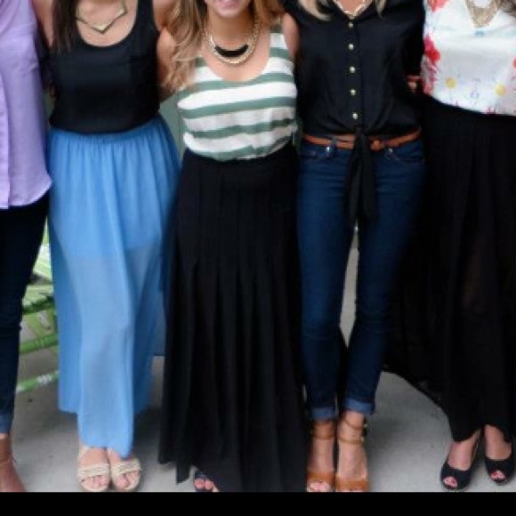 Black maxi skirt with two side slits - Picture 4 of 4