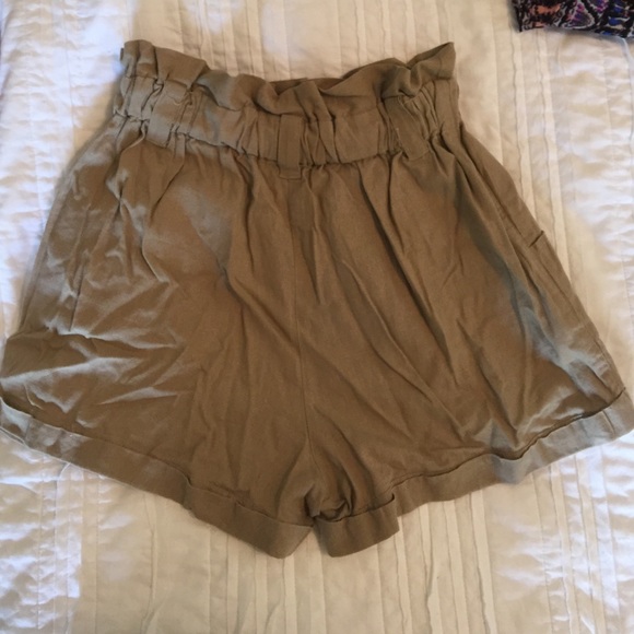 Tan high waisted shorts - Picture 2 of 2