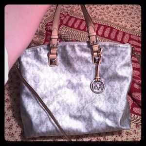 Michael Kors Purse!!