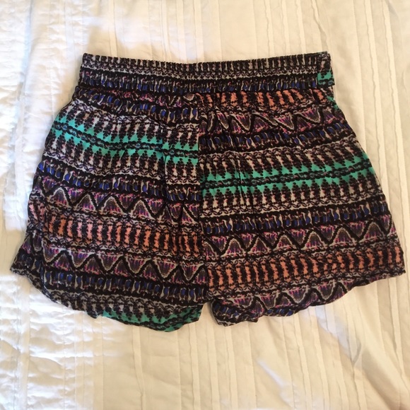 Printed shorts - Picture 2 of 2