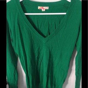 Green lightweight v neck sweater