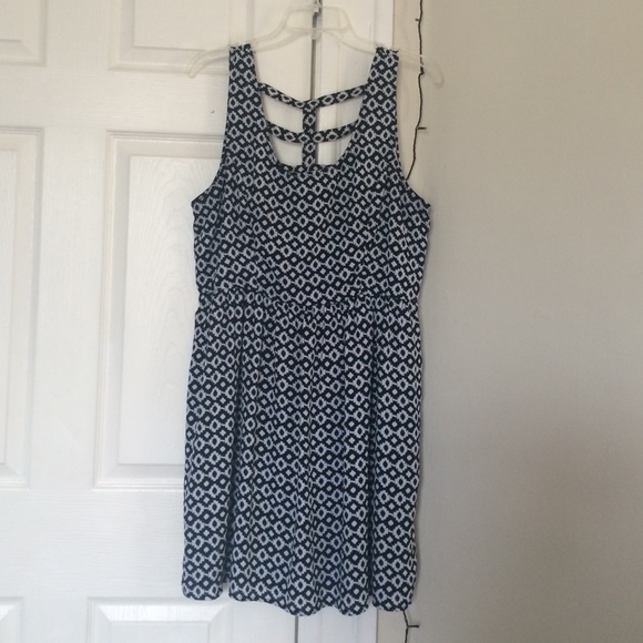 Cute black and white dress!