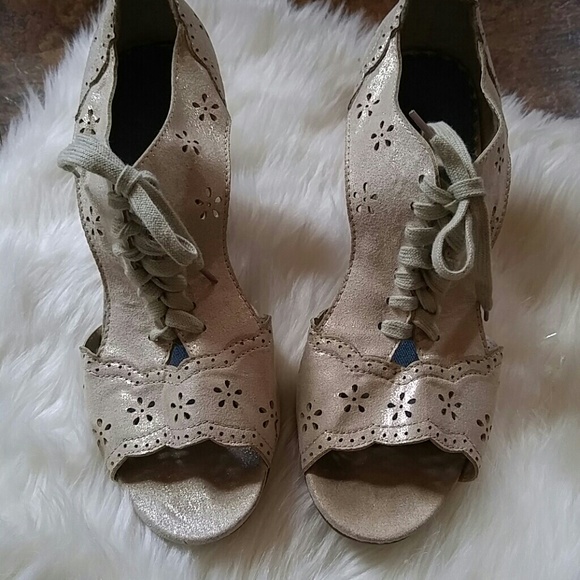 🌺🌺SOLD🌺🌺Sassy Wedges💋 - Picture 3 of 4