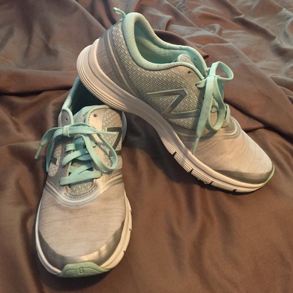 New Balance tennis shoes