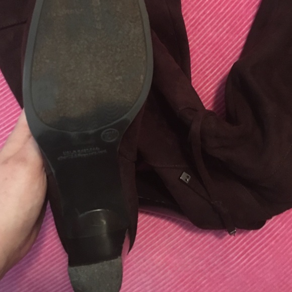 Zip up brown suede heeled boots - Picture 3 of 4