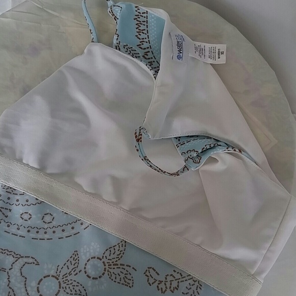 Top...Tank top - Picture 4 of 4