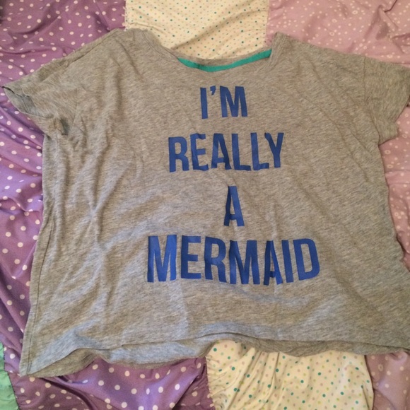 a cute graphic crop top!