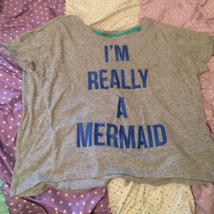 a cute graphic crop top!