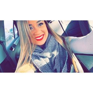 Meet your Posher, Lauren