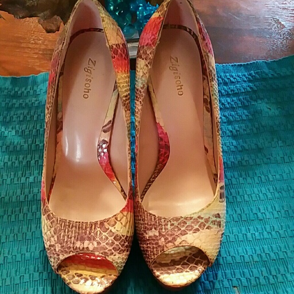 Multi colored yellow, gray, and pink heels