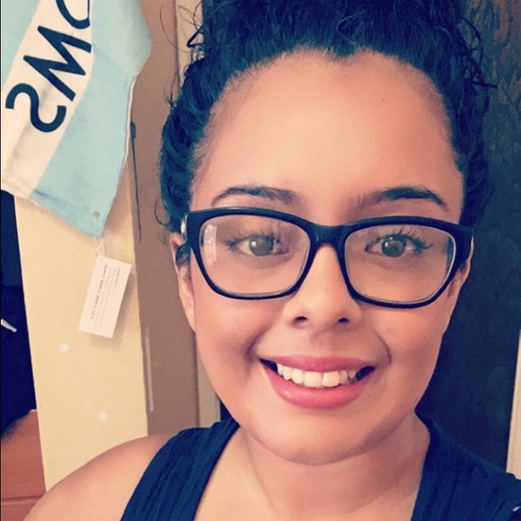 Meet your Posher, Stephanie