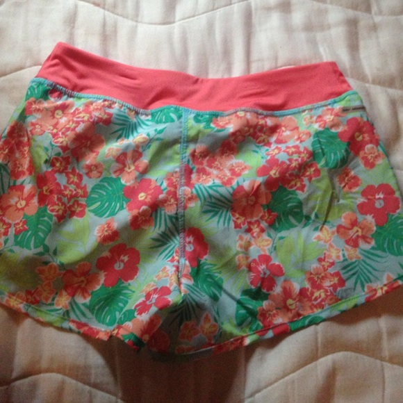 Girls running shorts size 10/12 - Picture 2 of 2
