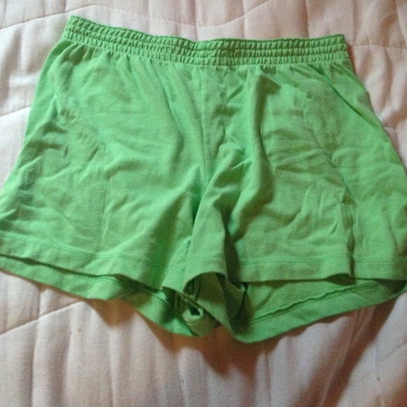 Girls green shorts size 10/12 - Picture 1 of 3