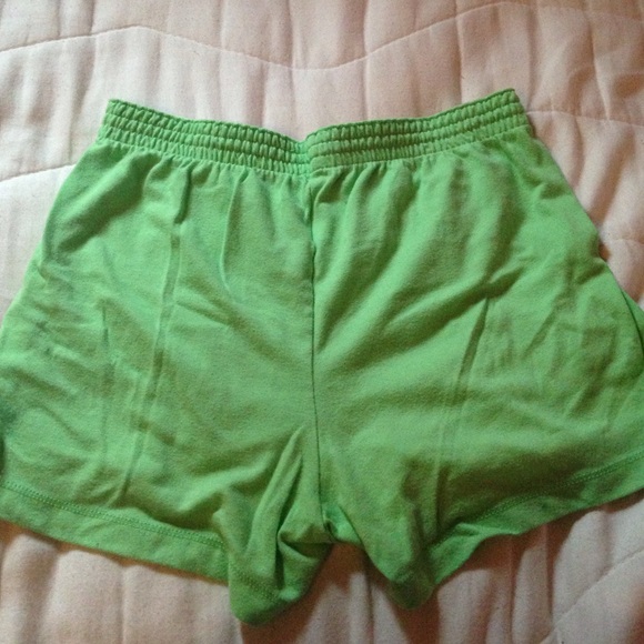 Girls green shorts size 10/12 - Picture 2 of 3