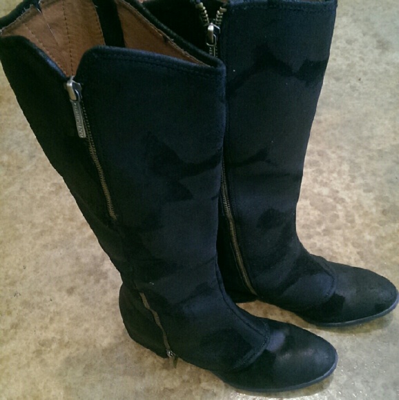GREAT DEAL! Donald J. Pliner Devi Boot