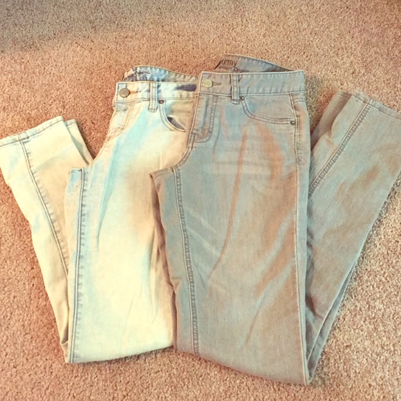 2 pairs of Mossimo skinny jeans. - Picture 1 of 2