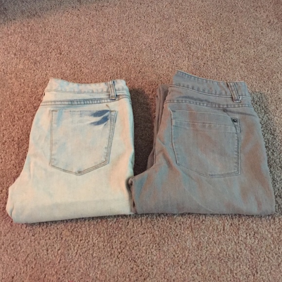 2 pairs of Mossimo skinny jeans. - Picture 2 of 2